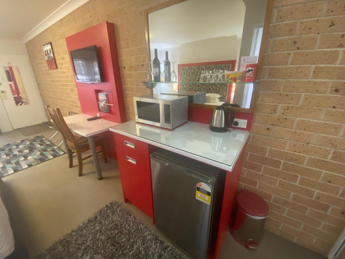 Avaleen Lodge Motor Inn 나우라 외부 사진