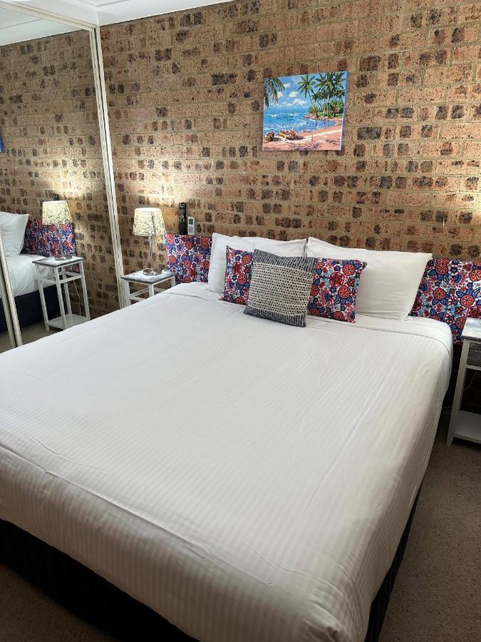 Avaleen Lodge Motor Inn 나우라 외부 사진