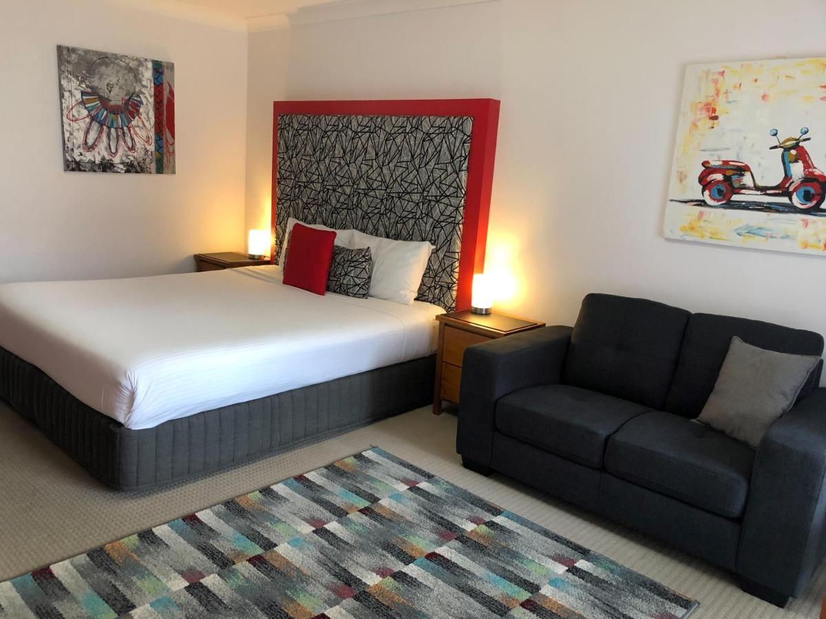 Avaleen Lodge Motor Inn 나우라 외부 사진