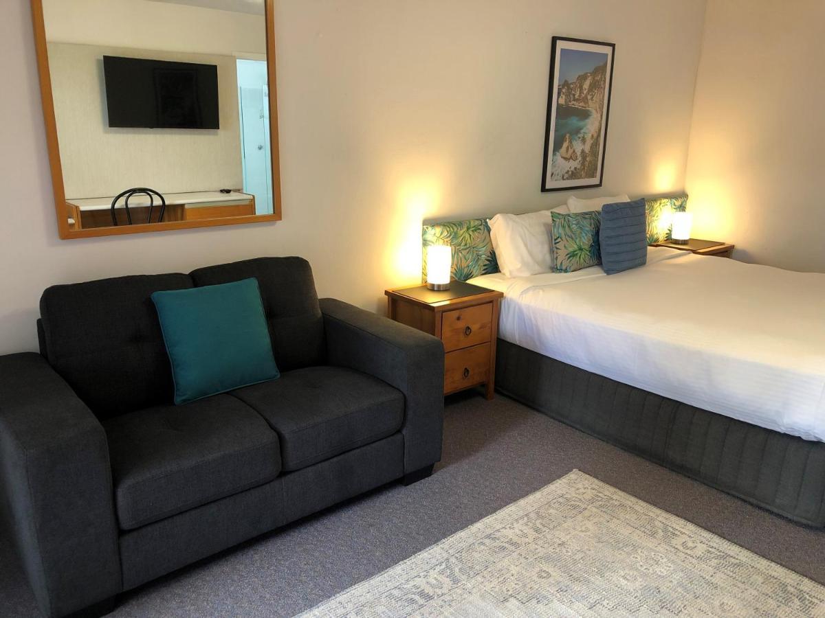 Avaleen Lodge Motor Inn 나우라 외부 사진