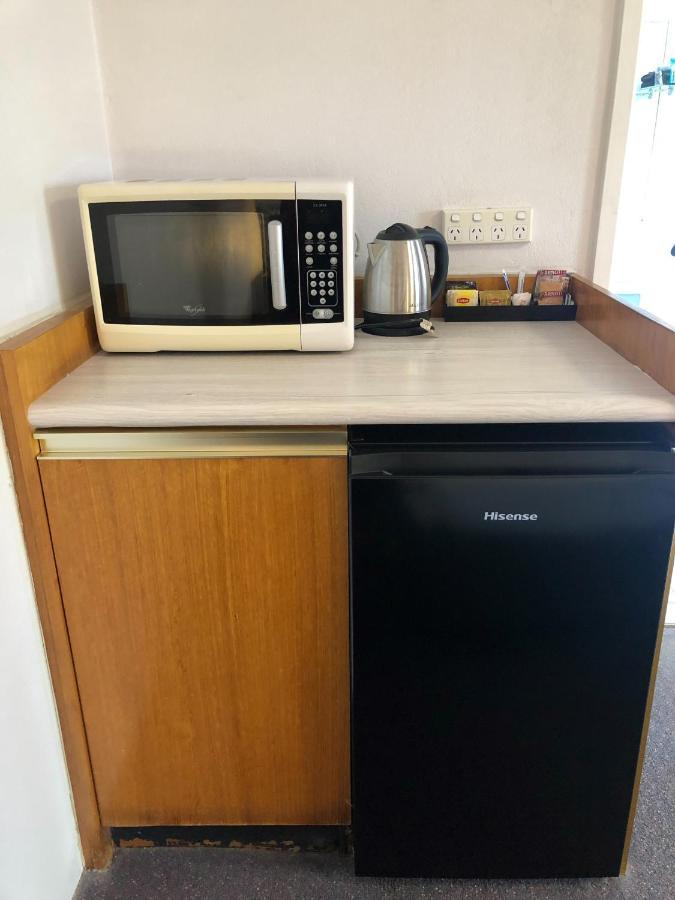 Avaleen Lodge Motor Inn 나우라 외부 사진