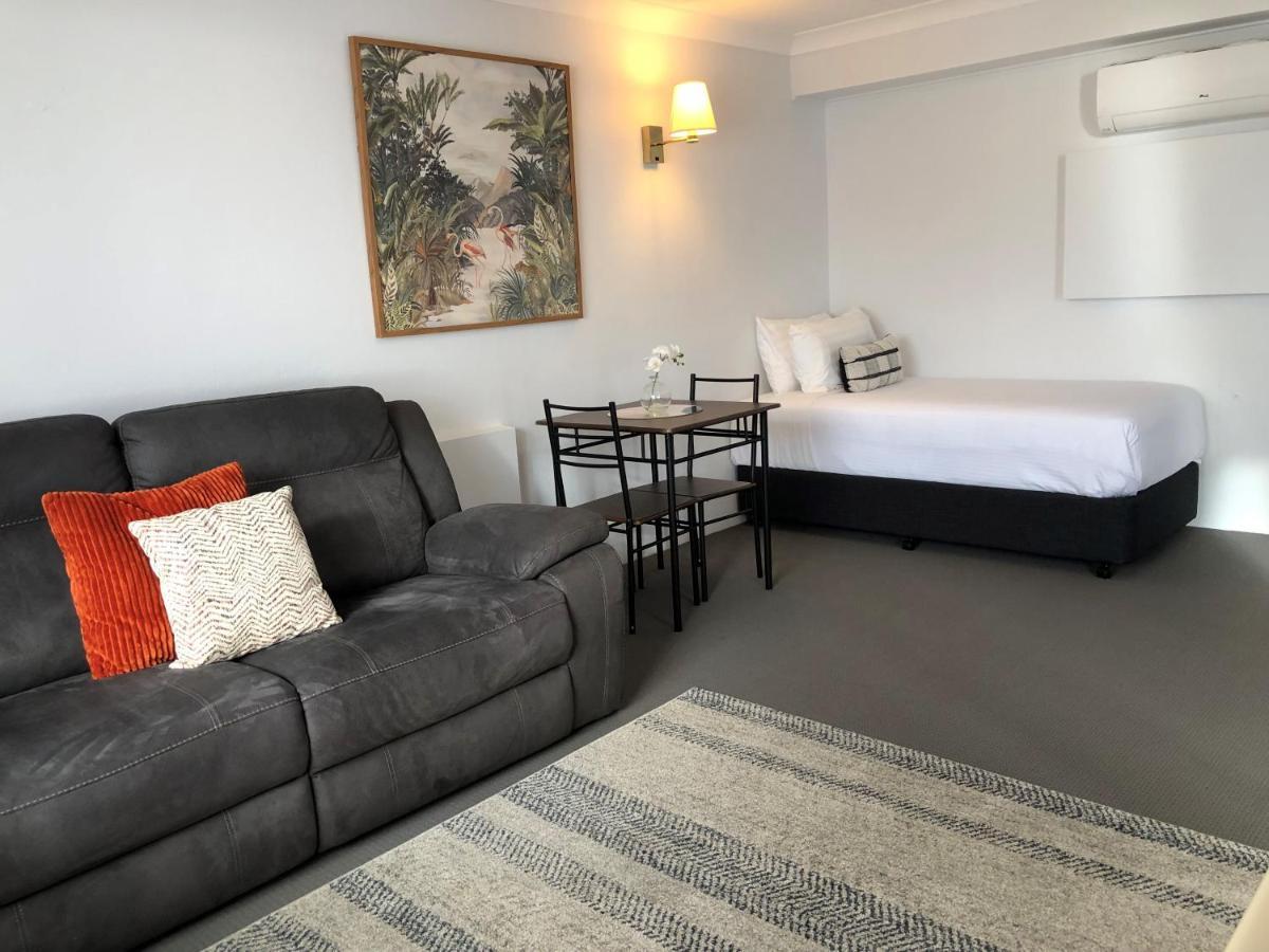Avaleen Lodge Motor Inn 나우라 외부 사진