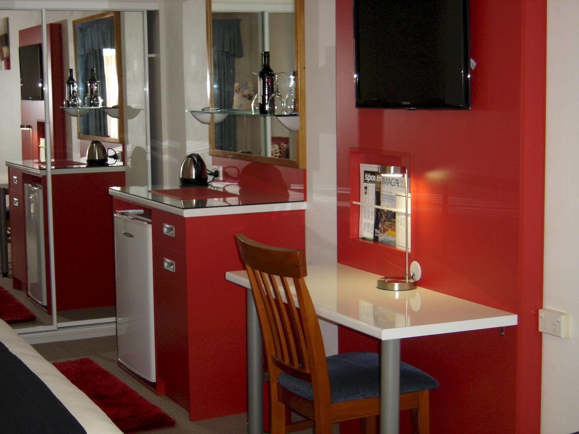Avaleen Lodge Motor Inn 나우라 외부 사진
