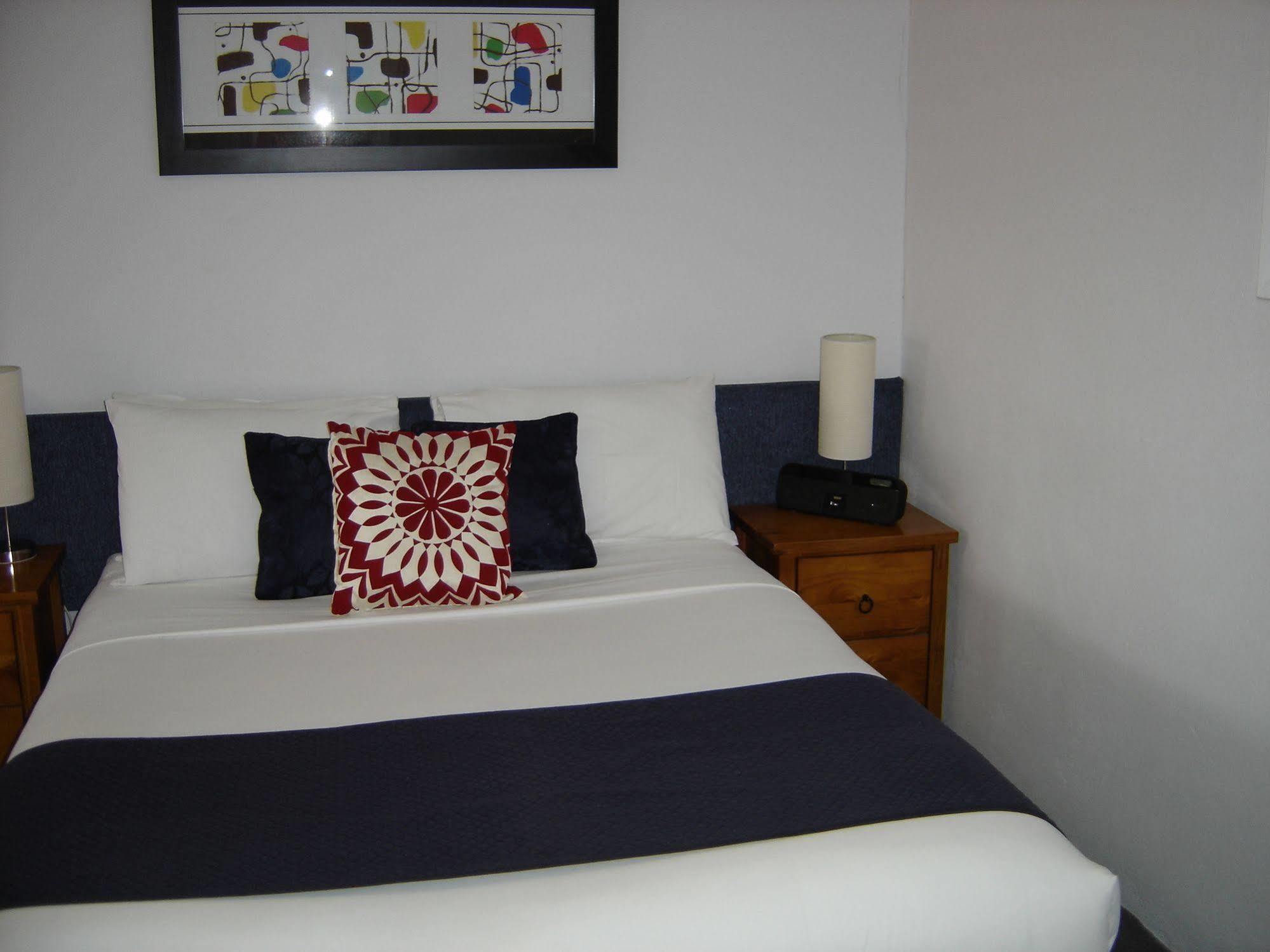 Avaleen Lodge Motor Inn 나우라 외부 사진