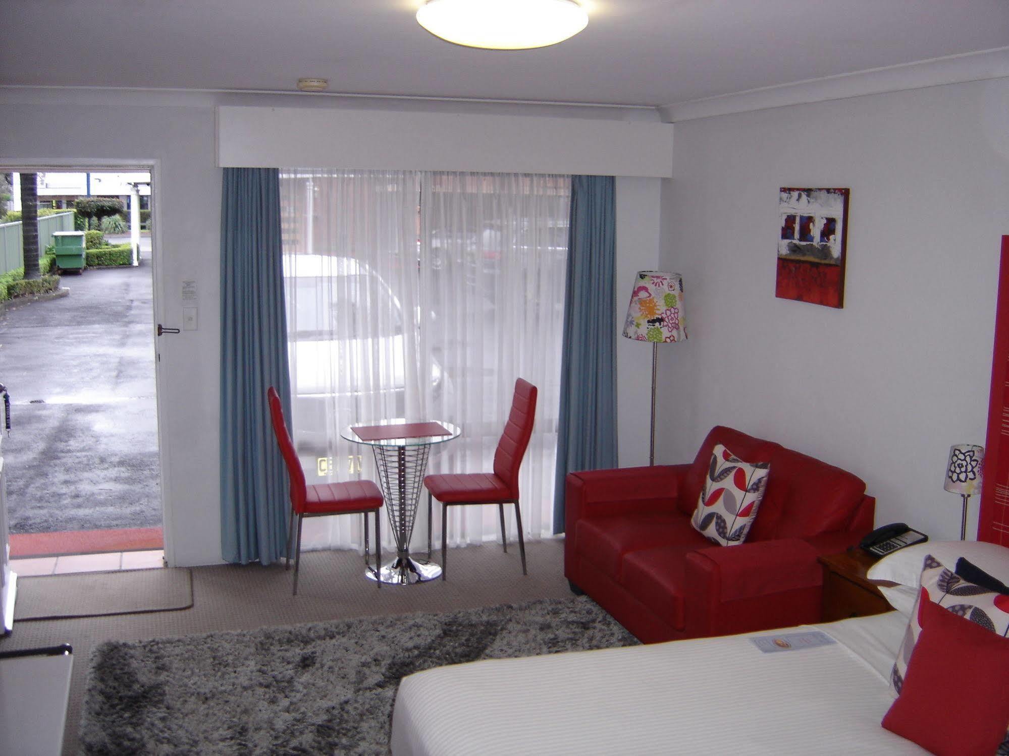 Avaleen Lodge Motor Inn 나우라 외부 사진