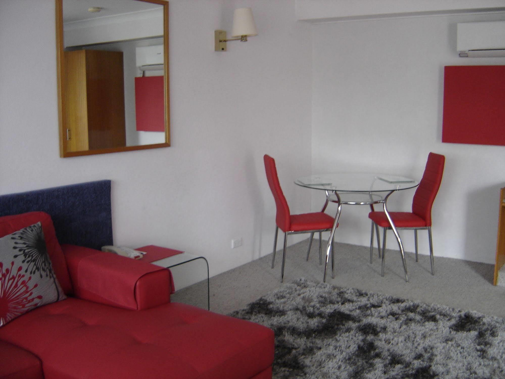 Avaleen Lodge Motor Inn 나우라 외부 사진