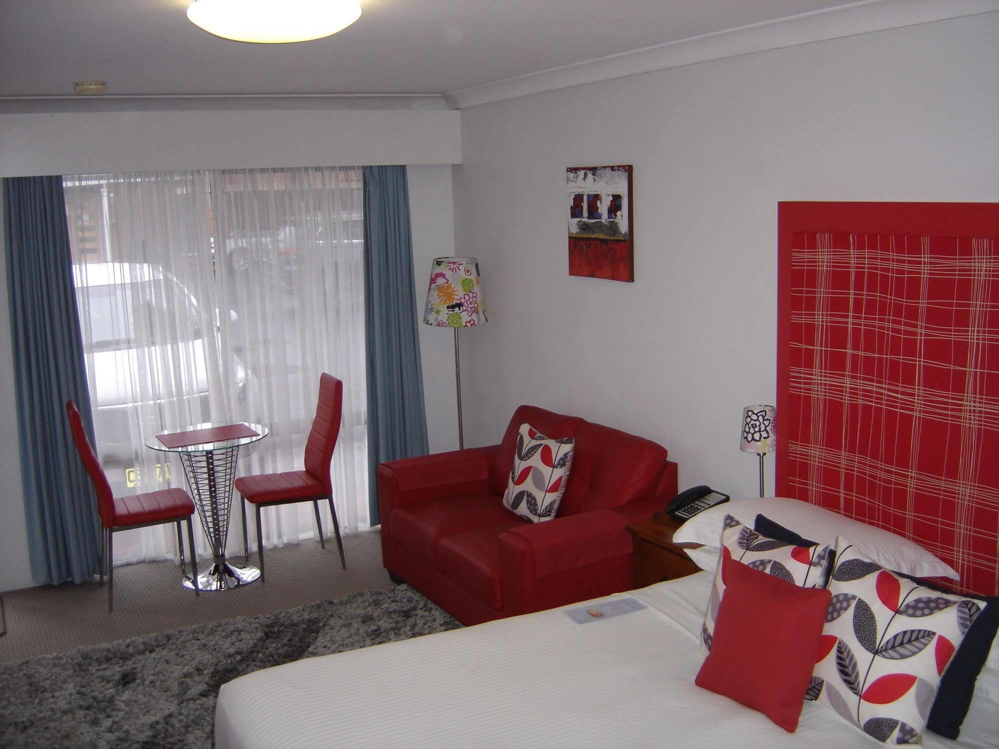 Avaleen Lodge Motor Inn 나우라 외부 사진