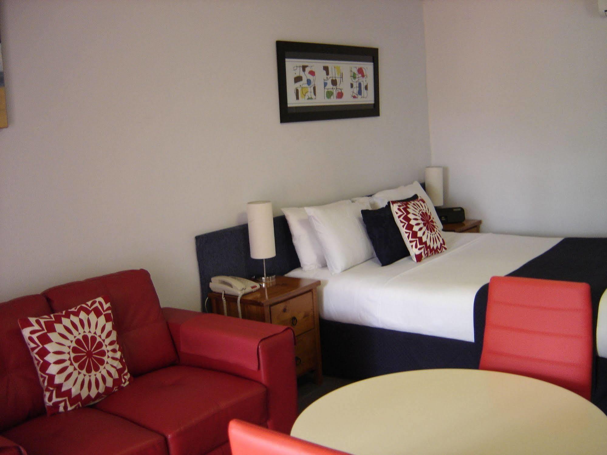 Avaleen Lodge Motor Inn 나우라 외부 사진