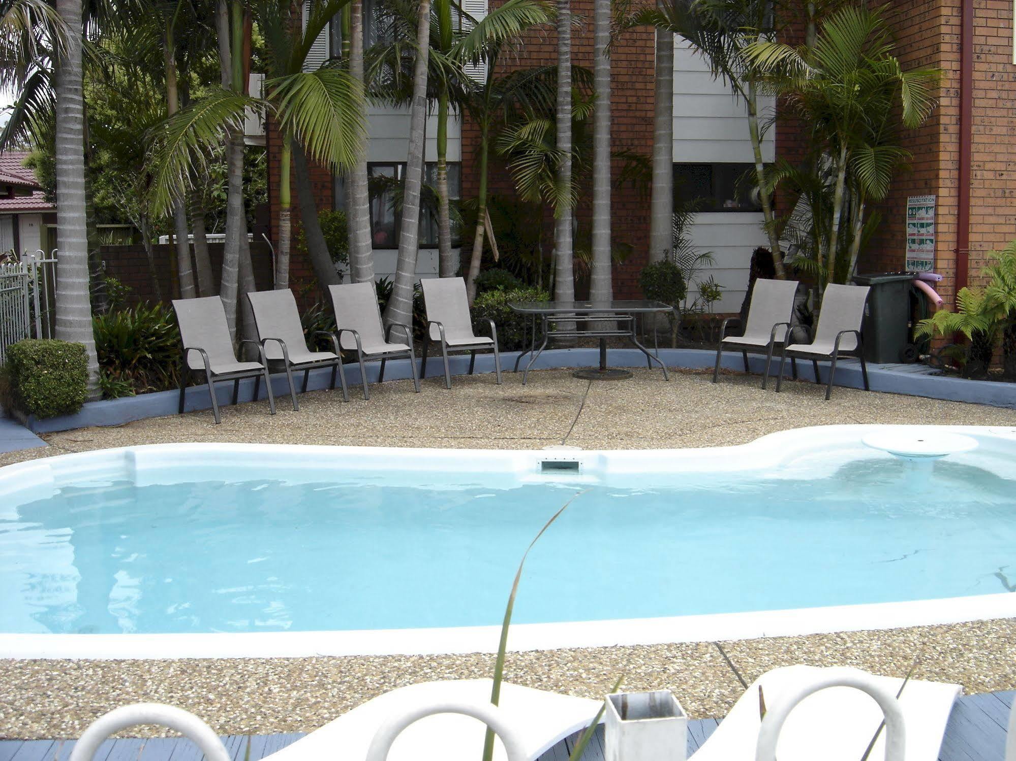 Avaleen Lodge Motor Inn 나우라 외부 사진