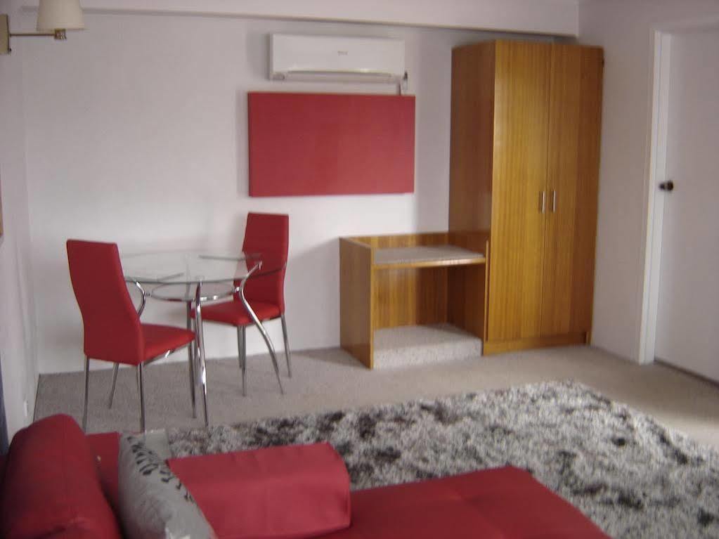 Avaleen Lodge Motor Inn 나우라 외부 사진